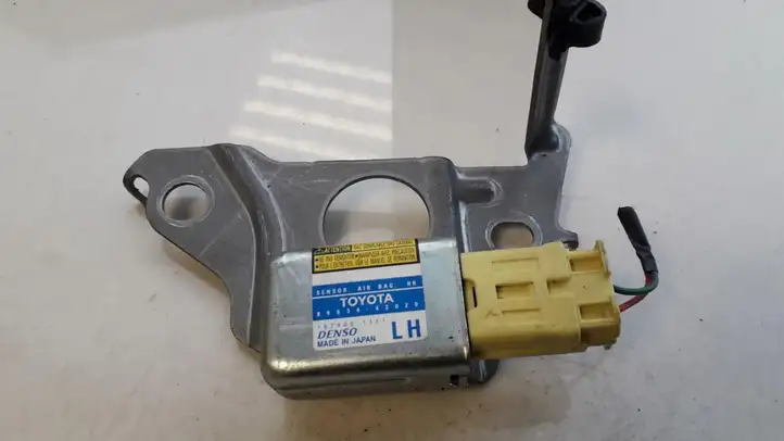 Toyota RAV 4 (XA20) (2000 - 2005) 8983442020 Датчик удара SRS — фото 1