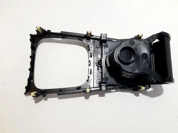 Toyota Avensis T270 (2009 - 2012) 5562505020 Прочие детали салона — фото 2