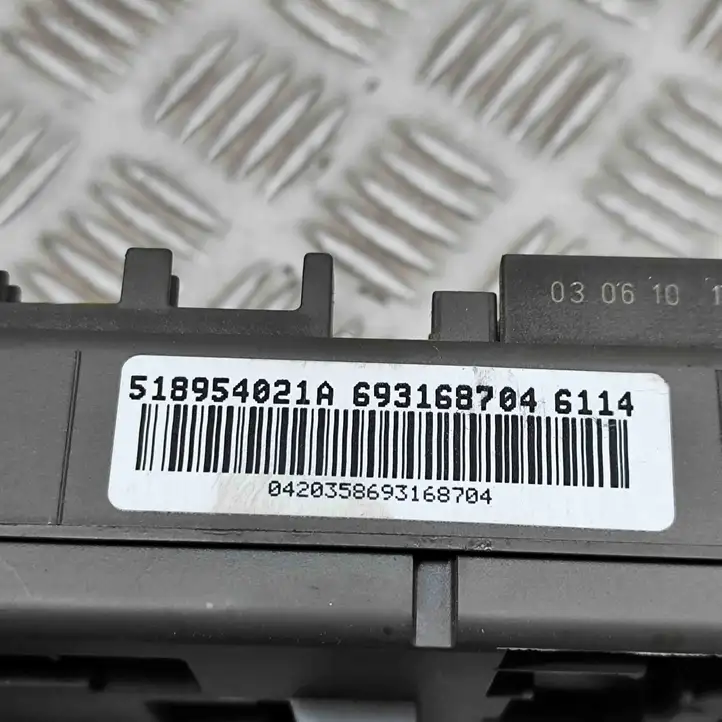 BMW X5 E70 (2006 - 2013) 6931687 Блок монтирования реле — фото 6