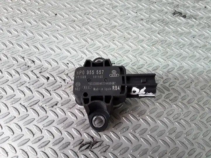 Audi A4 S4 B7 8E 8H (2004 - 2009) 8P0955557 Датчик удара SRS — фото 1