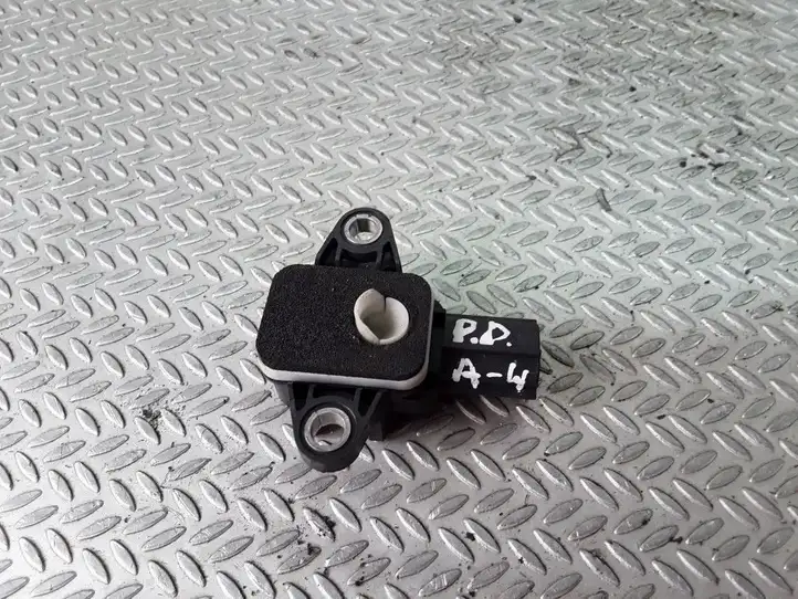 Audi A4 S4 B7 8E 8H (2004 - 2009) 8P0955557 Датчик удара SRS — фото 2
