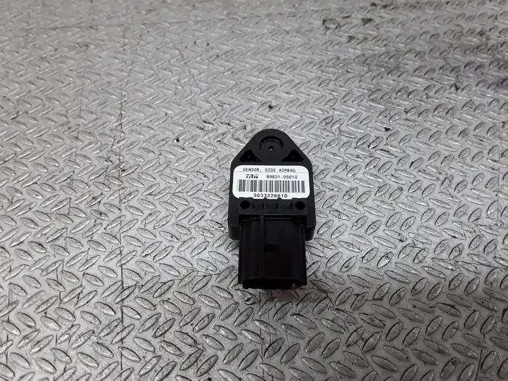 Toyota Corolla E120 E130 (2000 - 2004) 8983105010 Датчик удара SRS — фото 1