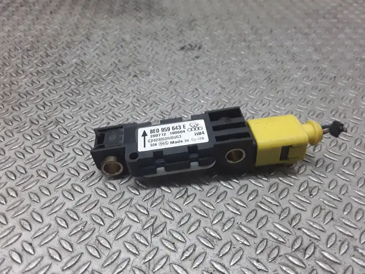 Audi A4 S4 B6 8E 8H (2000 - 2006) 8E0959643E Датчик удара SRS — фото 1