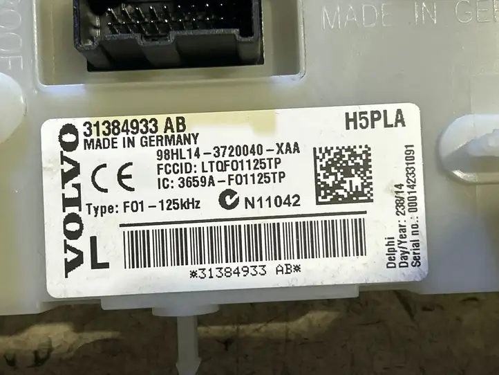 Volvo V60 (2013 - 2018) 31384933AB Блок монтирования реле — фото 3