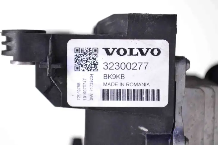 Volvo XC60 (2017 - ) 32300277 Реле выравнивания напряжения — фото 5