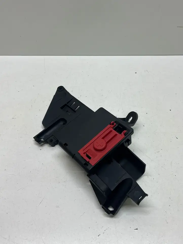 Audi RS Q8 (2019 - )  4M0941823E Реле выравнивания тока