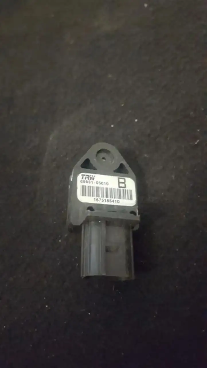 Toyota Avensis T250 (2003 - 2006) 8983105010 Датчик удара SRS — фото 1