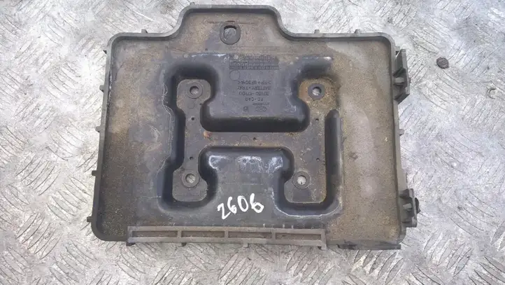 Hyundai Matrix (2001 - 2005) 3715017100 Крышка ящика аккумулятора — фото 1