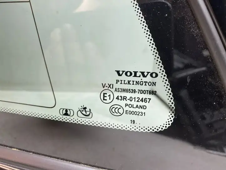 Volvo XC60 (2017 - ) 32244121 Заднее боковое стекло — фото 2
