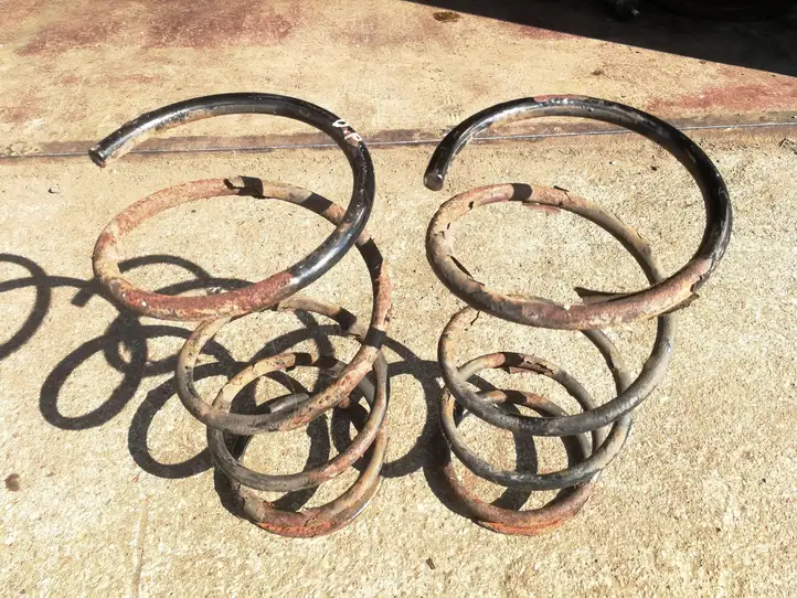 Toyota RAV 4 (XA20) (2000 - 2005) Пружина подвески — фото 1
