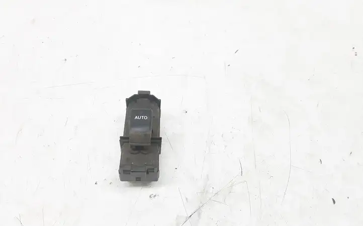 Toyota Avensis Verso (2001 - 2004) 8403044020 Блок кнопок стеклоподъемников — фото 1