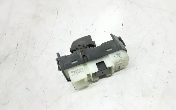 Toyota Avensis Verso (2001 - 2004) 8403044020 Блок кнопок стеклоподъемников — фото 2