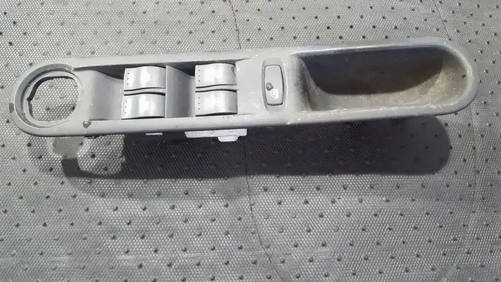 Renault Espace - Grand espace IV (2004 - 2014) Кнопка стеклоподъемников — фото 1