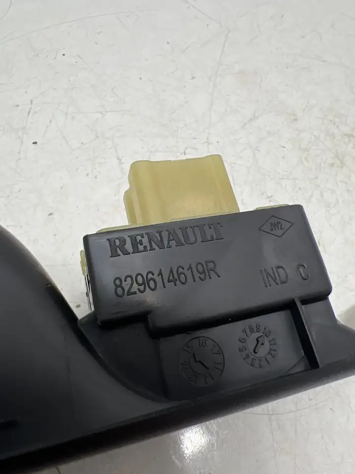 Renault Captur (2013 - 2020) 829614619R Кнопка стеклоподъемников — фото 4