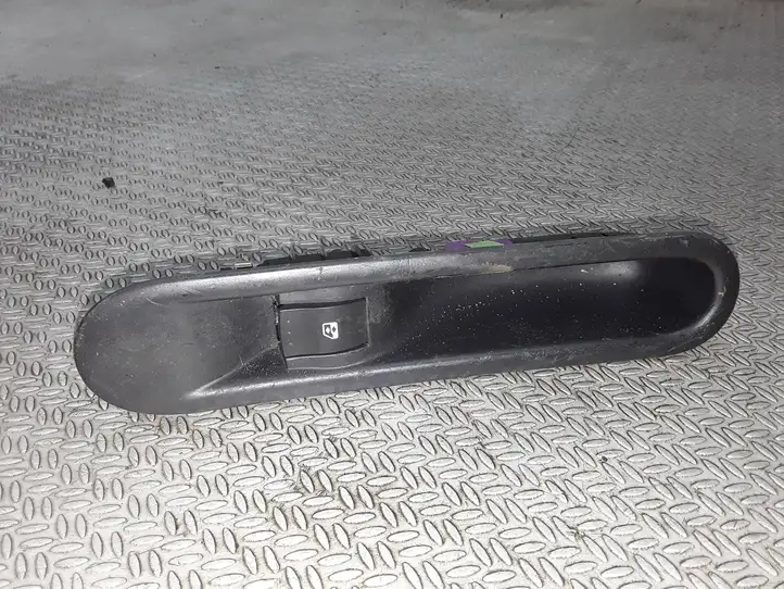 Renault Espace IV (2002 - 2006) 8200012263 Кнопка стеклоподъемников — фото 1