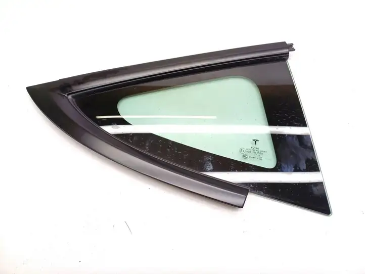 Tesla Model 3 (2017 - 2023) 1514979-01-C Заднее боковое стекло — фото 1