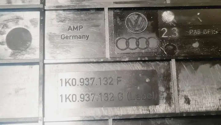 Volkswagen Tiguan (2011 - 2016) 1K0937132G Крышка ящика предохранителей — фото 4