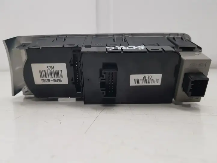 Kia Soul (2016 - 2019) 96790B2600 Блок кнопок на панели — фото 2