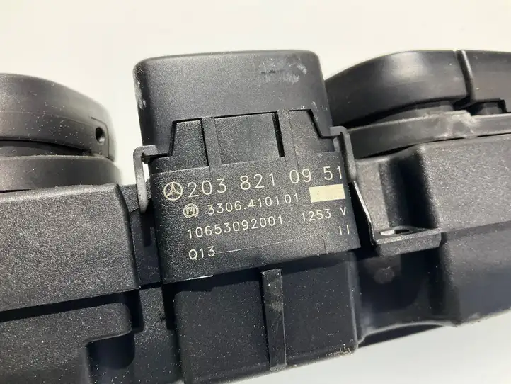 Mercedes-Benz C W203 (2000 - 2007) 2038210951 Блок кнопок на панели — фото 4