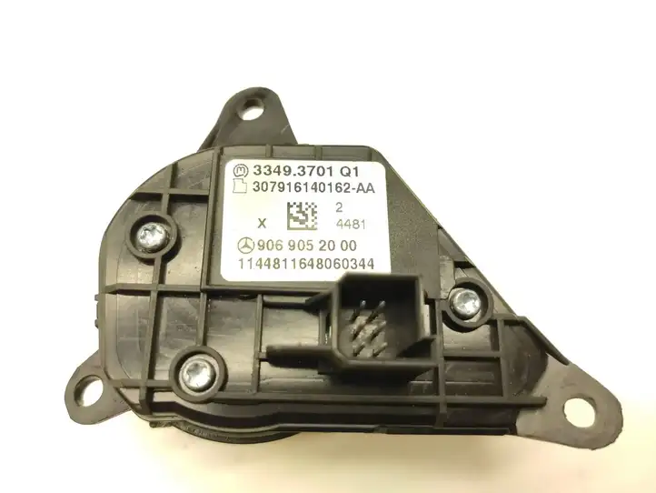 Mercedes-Benz Sprinter W906 (2006 - 2018) 9069052000 Кнопки на рулевом колесе — фото 5