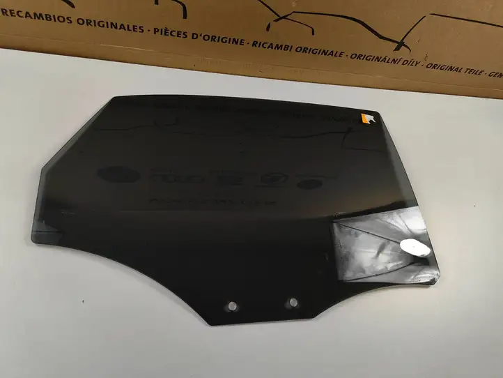 Audi A3/S3 8V (2012 - 2016) 8V5845206A Стекло задней двери — фото 3
