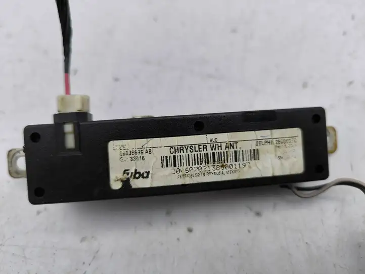 Jeep Grand Cherokee (2004 - 2010)  28005070 Усилитель антенны