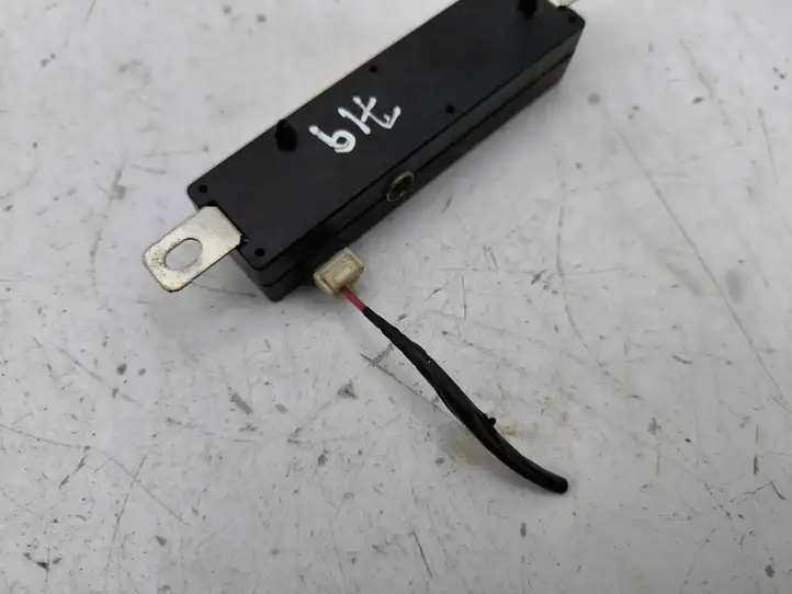 Jeep Grand Cherokee (2004 - 2010)  28005070 Усилитель антенны