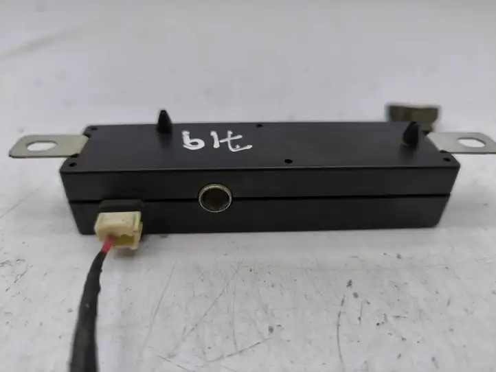 Jeep Grand Cherokee (2004 - 2010)  28005070 Усилитель антенны