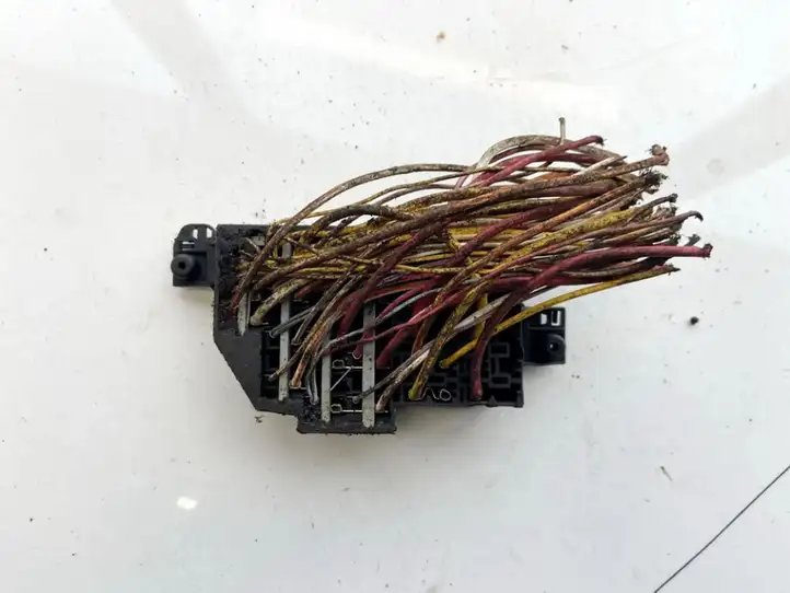 Renault Clio II (2001 - 2005)  7703297597 Ящик предохранителей (комплект)