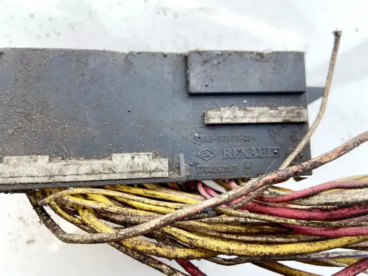 Renault Clio II (2001 - 2005)  7703297597 Ящик предохранителей (комплект)