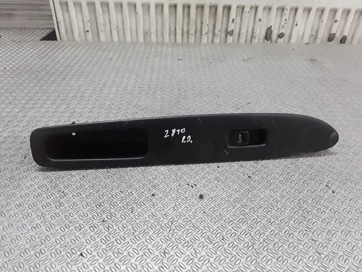Toyota Avensis Verso (2004 - 2009) 8403044020 Блок кнопок стеклоподъемников — фото 1
