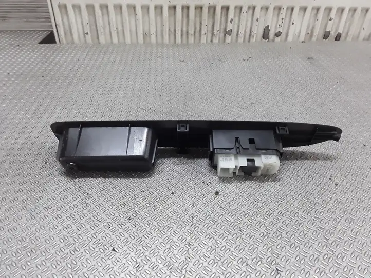 Toyota Avensis Verso (2004 - 2009) 8403044020 Блок кнопок стеклоподъемников — фото 3