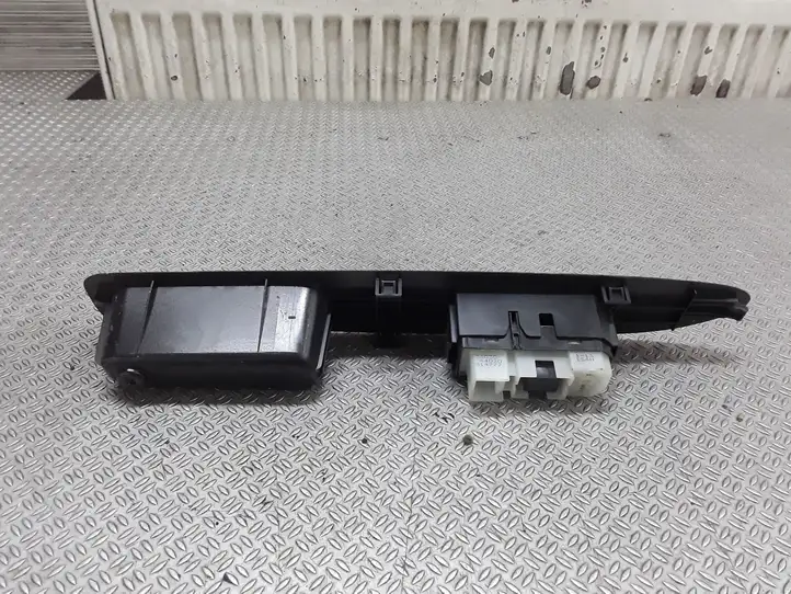 Toyota Avensis Verso (2004 - 2009) 8403044020 Блок кнопок стеклоподъемников — фото 4