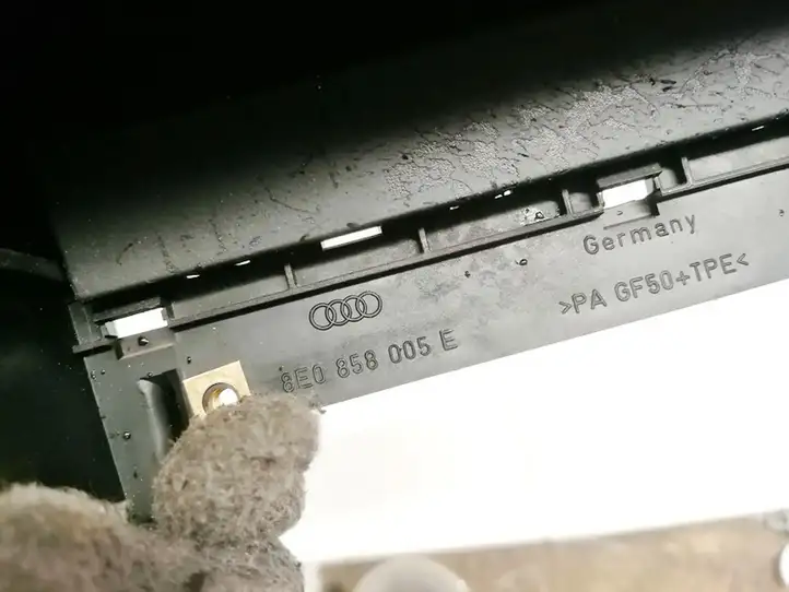 Audi A4 S4 B6 8E 8H (2000 - 2006) 8E0858005E Прочие детали салона — фото 3