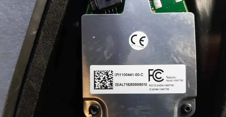Tesla Model 3 (2017 - 2023) 1100441-00-C Прочие детали салона — фото 3