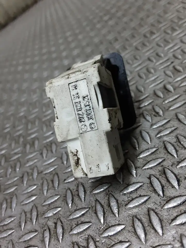 Mercedes-Benz E W211 (2002 - 2009) 2028209410 Другие включатели / ручки/ переключатели — фото 3