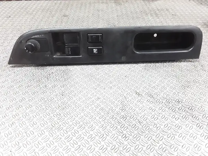 Suzuki Swift (2004 - 2010) 8376262J1 Кнопка стеклоподъемников — фото 1