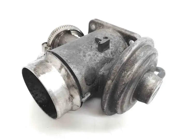 BMW 5 E60 E61 (2004 - 2010)  7789999 Клапан EGR