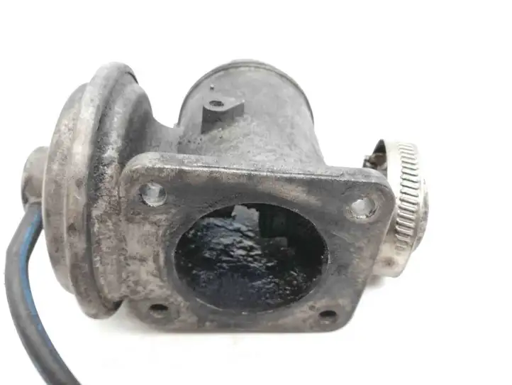 BMW 5 E60 E61 (2004 - 2010)  7789999 Клапан EGR