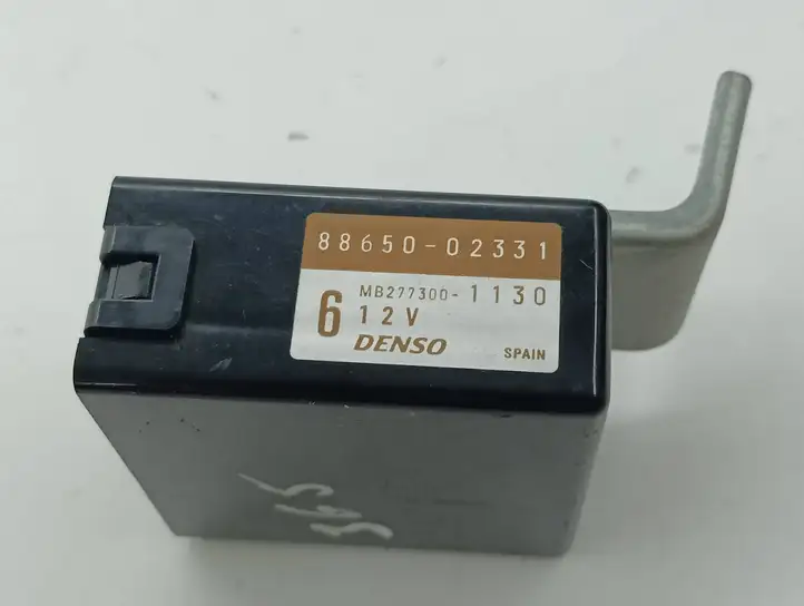 Toyota Corolla E120 E130 (2004 - 2007) 8865002331 Усилитель антенны — фото 2
