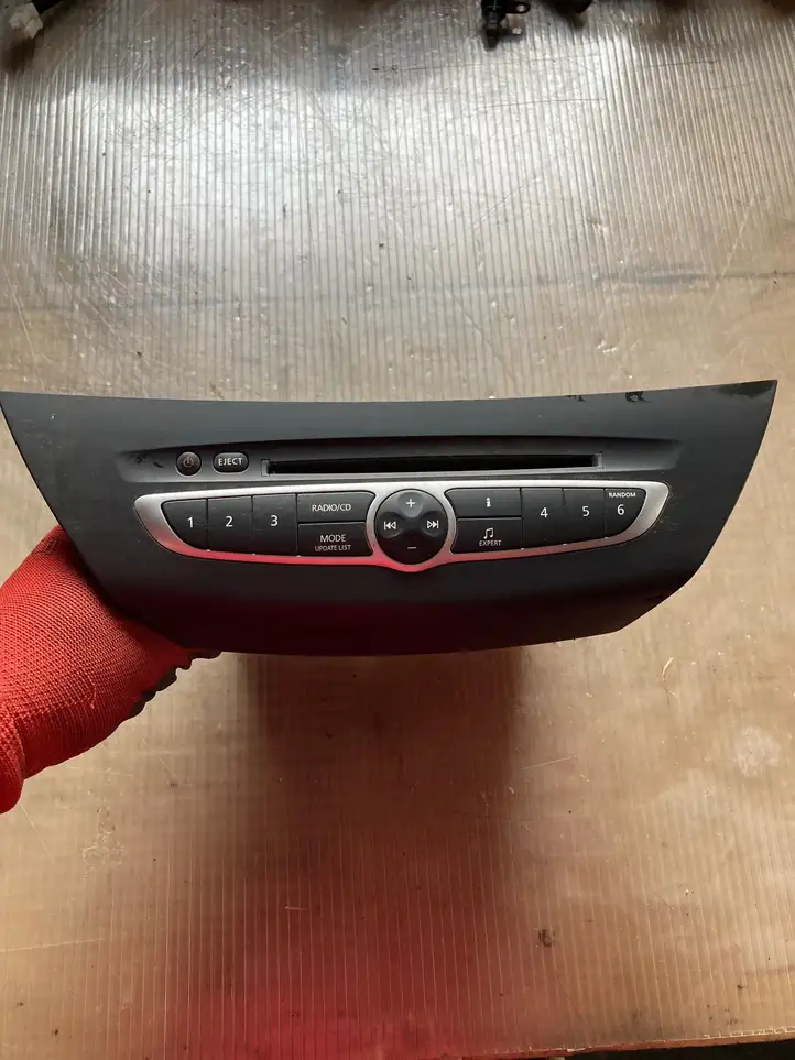 Renault Laguna III (2007 - 2015) 281150013R Магнитола / мультимедийная система — фото 1