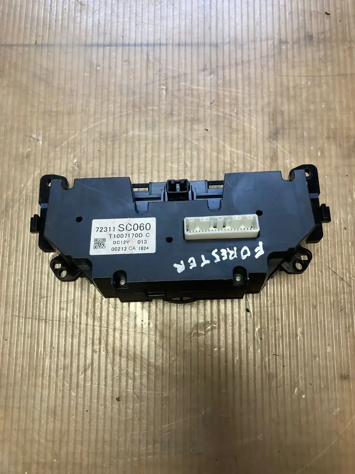 Subaru Forester SH (2008 - 2013) 72311SC060 Блок управления климат-контролем — фото 2