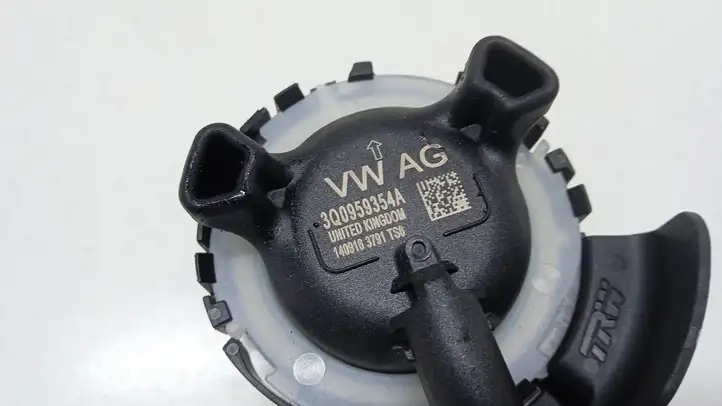 Skoda Octavia Mk3 (5E) (2013 - 2019) 3Q0959354A Датчик удара SRS — фото 2