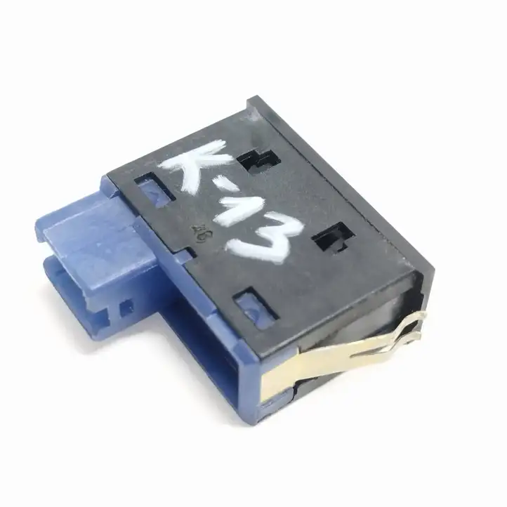 BMW X5 E53 (1999 - 2006) 8365579 Кнопка закрытия крышки багажника — фото 2