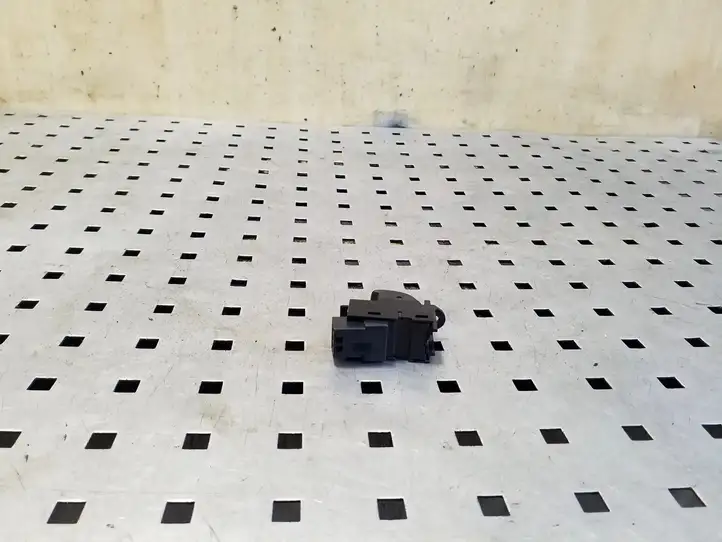 (2012 - 2016) 31334569 Кнопка стеклоподъемников — фото 3
