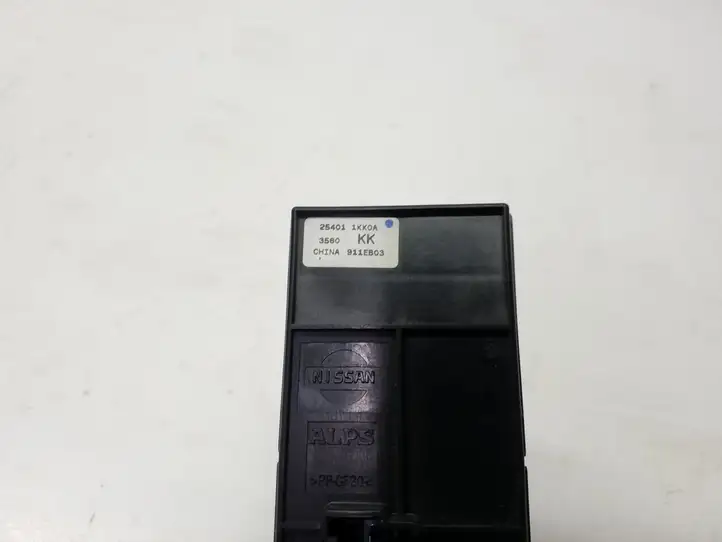 Nissan Juke I F15 (2010 - 2018) Блок кнопок стеклоподъемников — фото 2