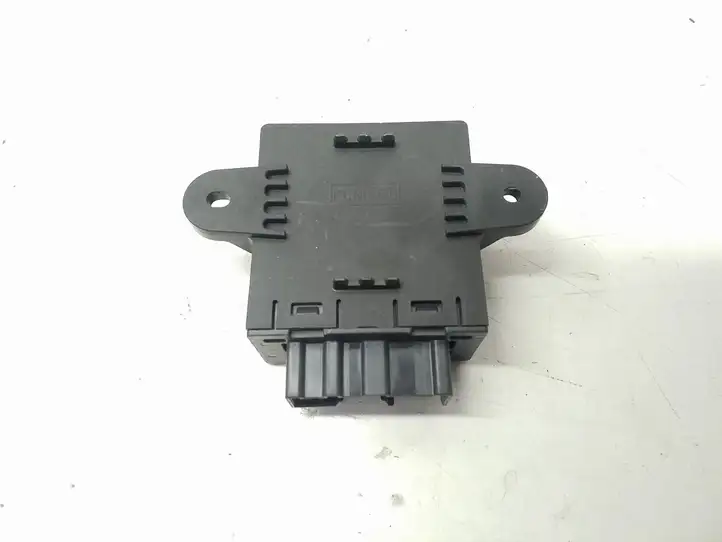 Ford Fusion II (2013 - )  DG9T14B534BD Блок управления дверью