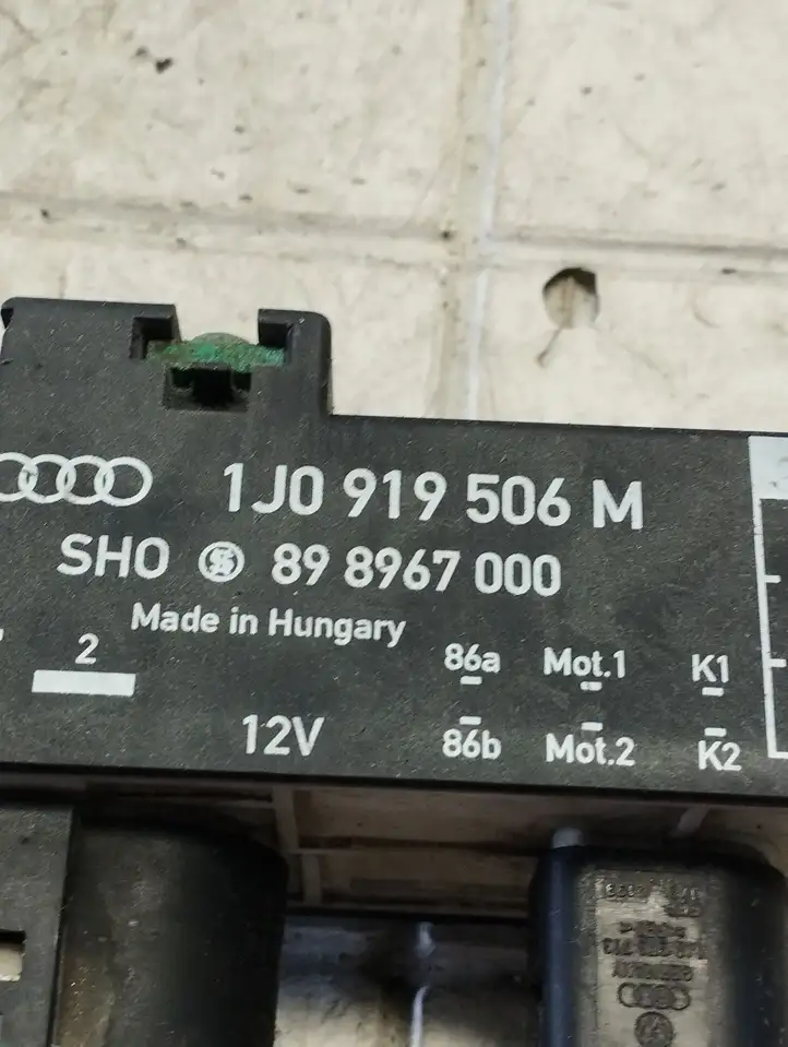 Skoda Octavia Mk1 (1U) (1996 - 2004) 1J0919506M Реле вентилятора охлаждения — фото 2