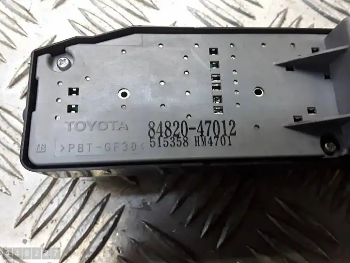 Toyota Prius (XW20) (2003 - 2009) 8482047012 Блок кнопок стеклоподъемников — фото 5