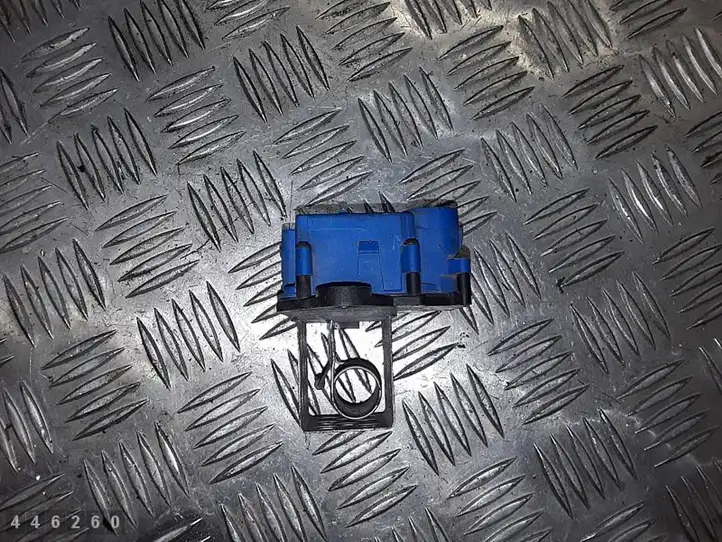 Peugeot 308 (2007 - 2013)  9662240180 Реле вентилятора охлаждения